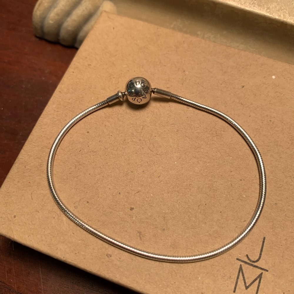 Pandora Essence Bracelet 💗